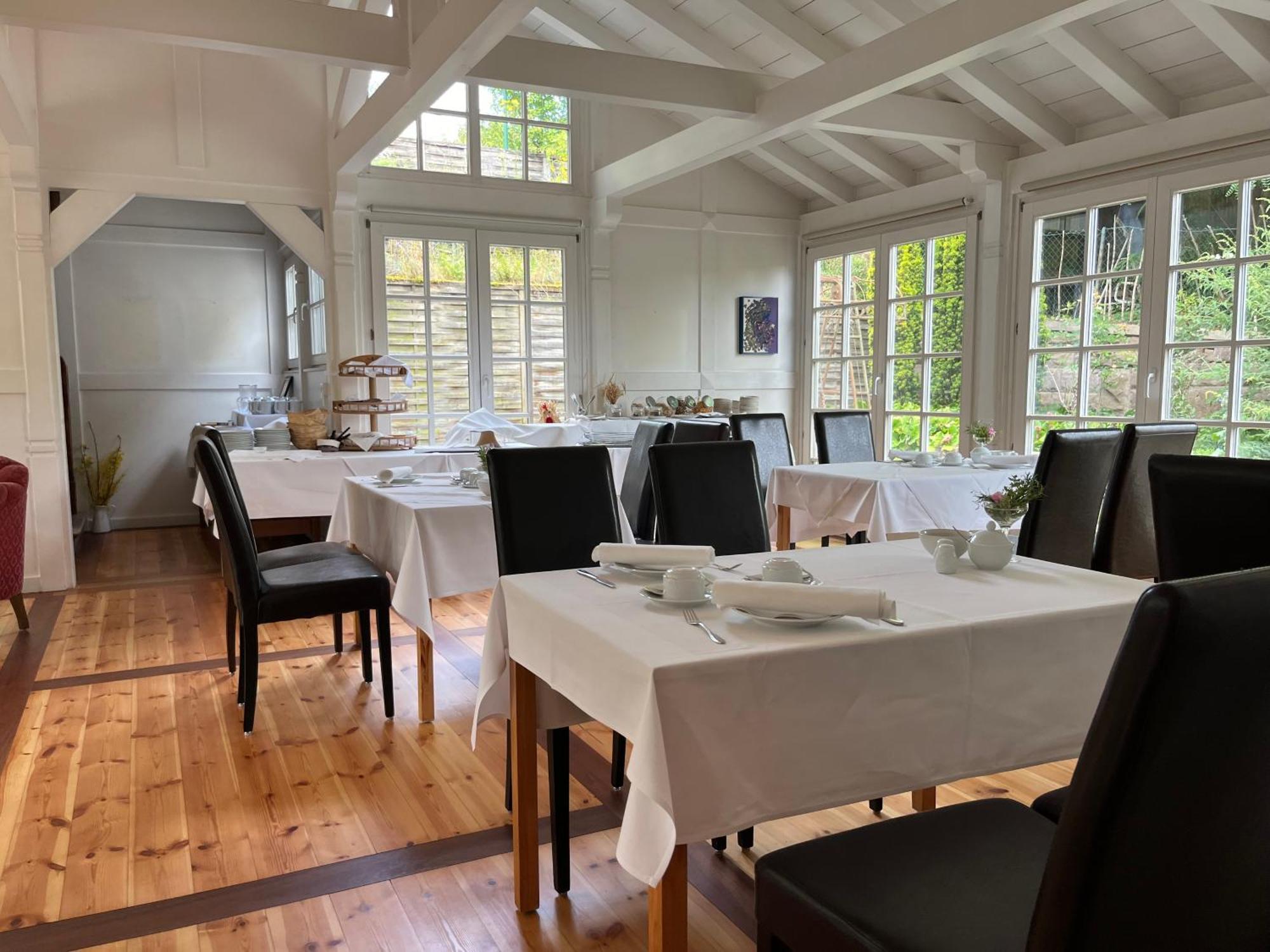 Hotel Hahn Gondelsheim Экстерьер фото