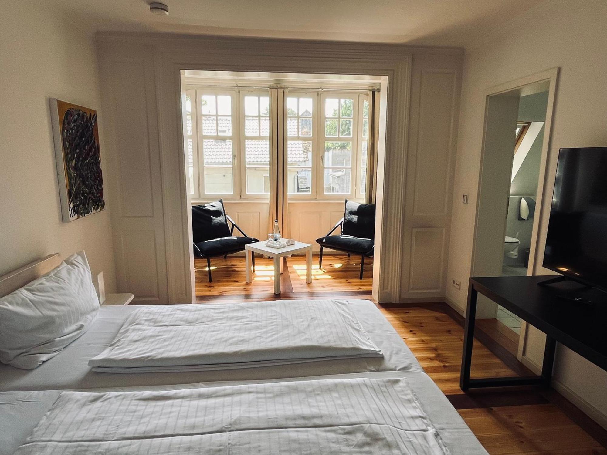 Hotel Hahn Gondelsheim Экстерьер фото