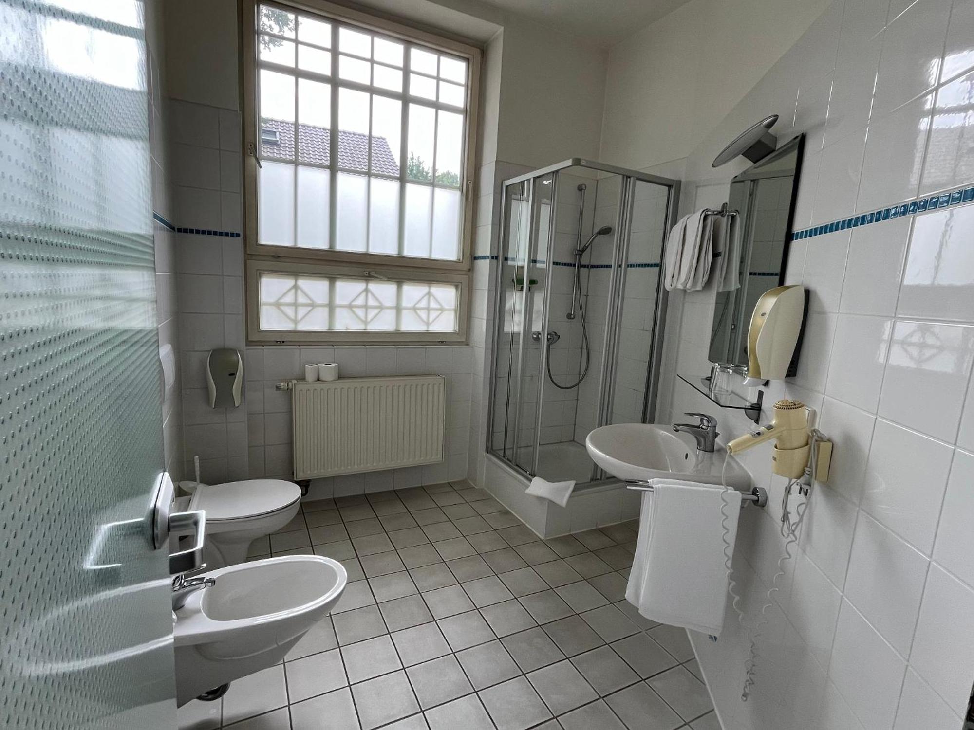 Hotel Hahn Gondelsheim Номер фото