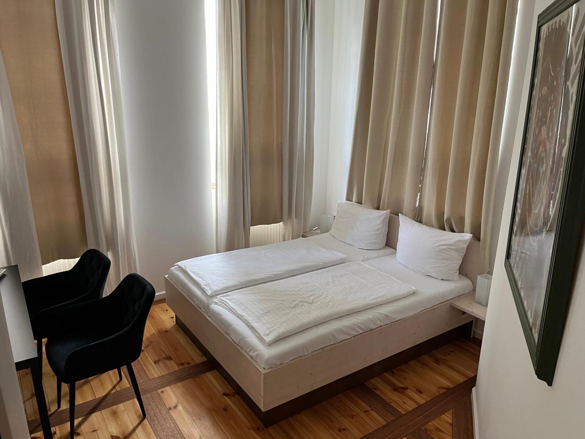 Hotel Hahn Gondelsheim Номер фото